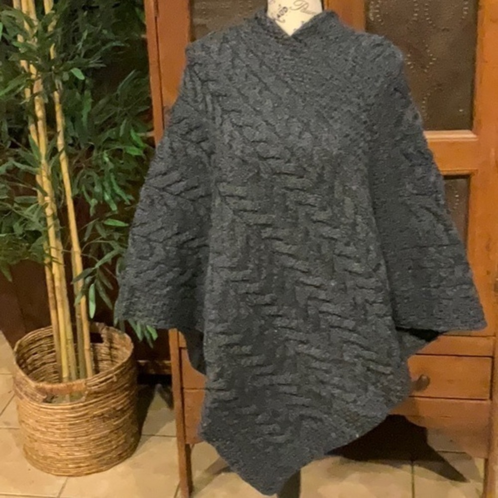 Kiloronan Merino Wool V Neck‎ Shaw